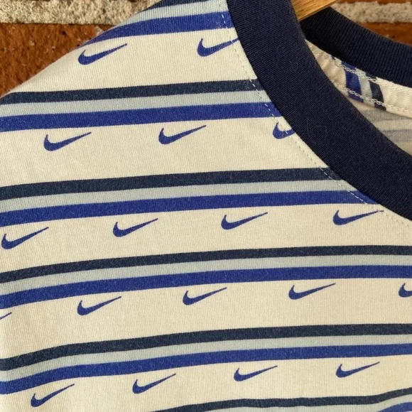 Nike patterned tshirt - Picture 2 of 5